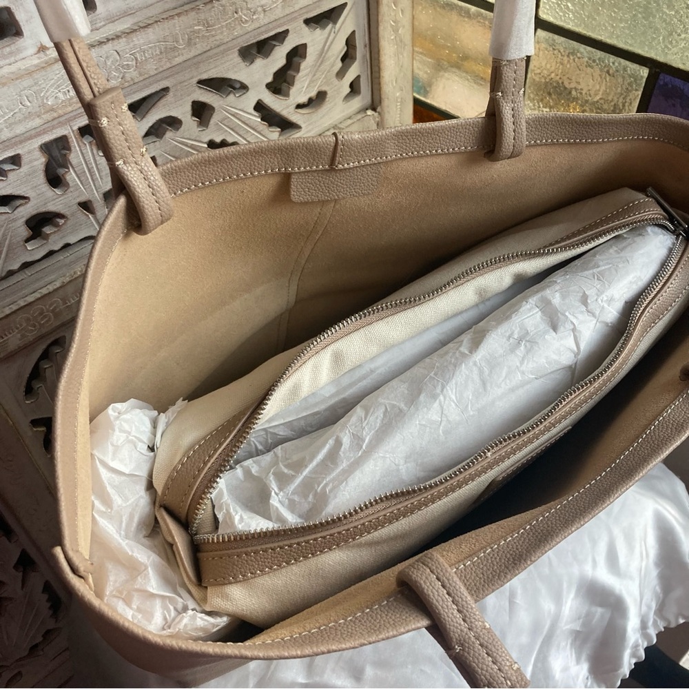 Elegant Beige Tote Bag - Picture 3 of 10